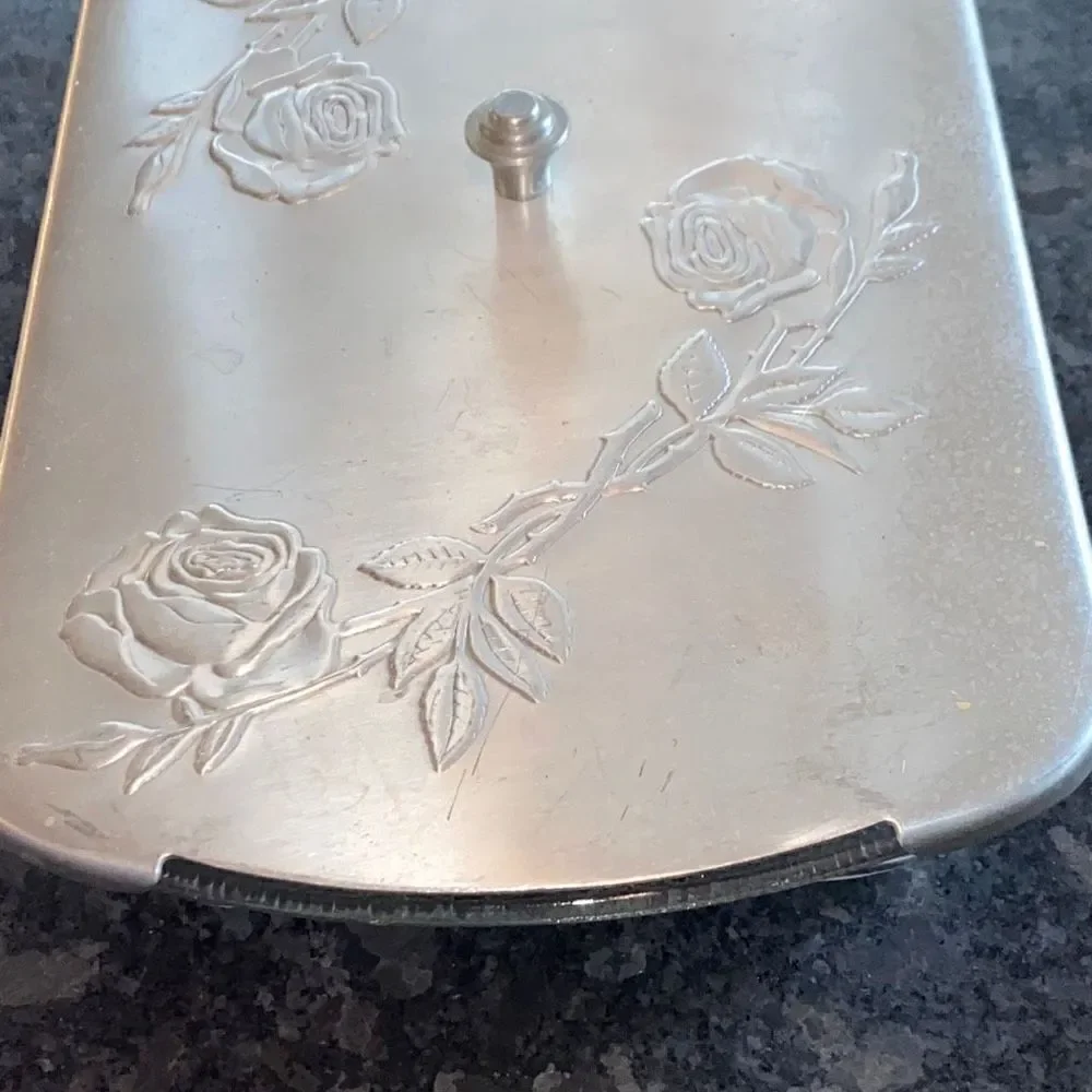 Vintage Roses Embossed Aluminum 2.5 Qt Covered Casserole